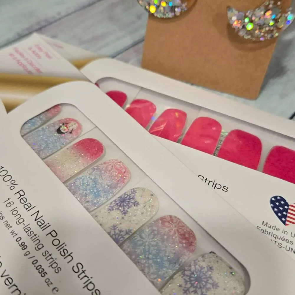 Color Street Press On Nail Design- Winter snowman